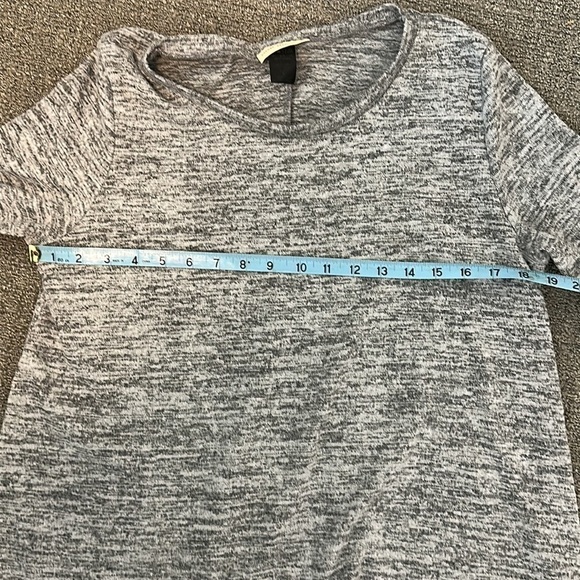 ENOUGH About Me Short Sleeve High Low Split Back Sweater SZ L Gray - Picture 8 of 9